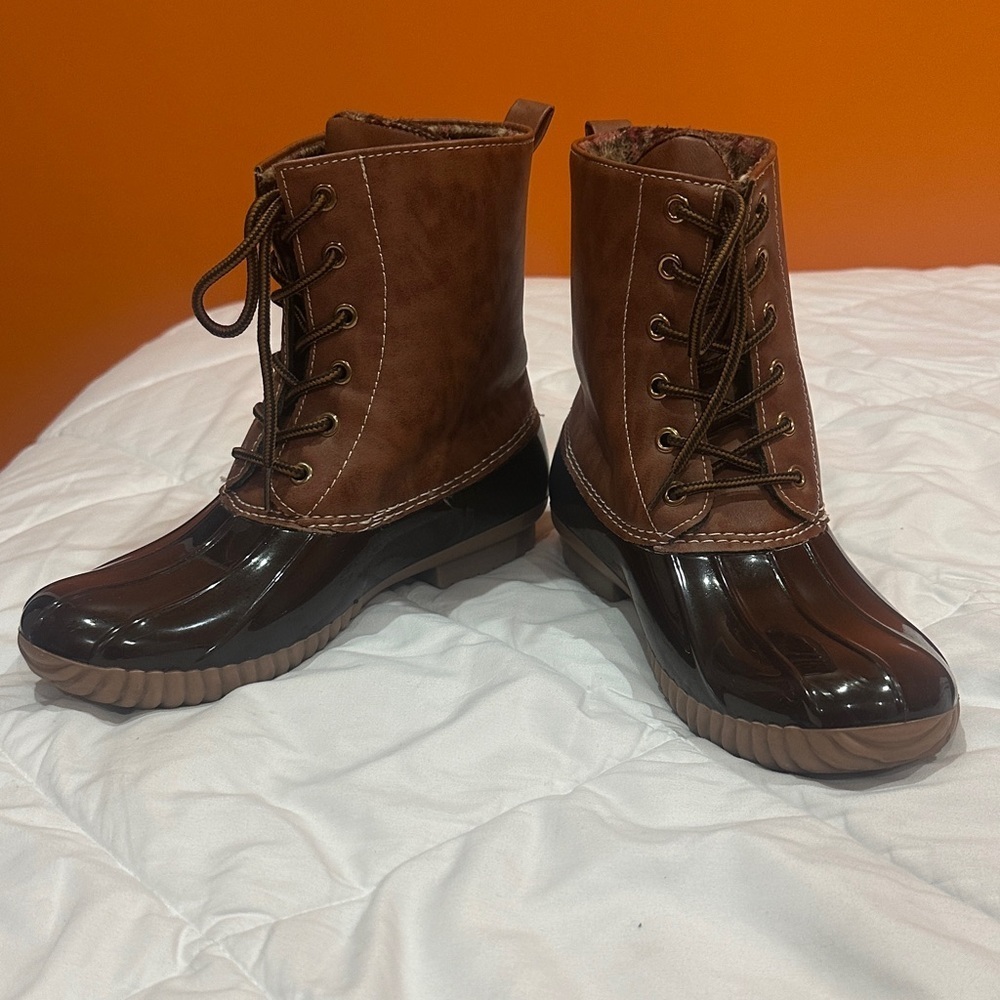 NEW Brown Lace-Up Women's Boots size 9